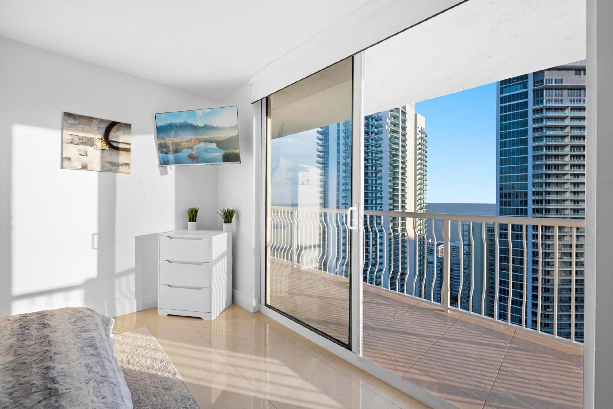 Bnb Hyperion - Luxe 3B Condo W City & Ocean Views Miami Exteriör bild